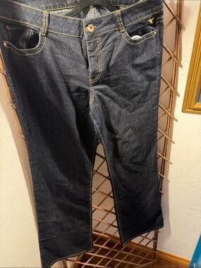 Men's Straight Dark Indigo Jeans with Contrast Stitching